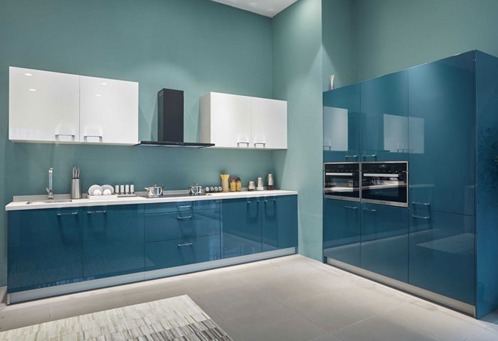 Mẫu tủ bếp Acrylic màu xanh đơn giản